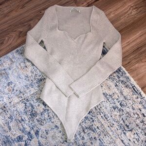 🆕 NWOT - Abercrombie - Ribbed Long Sleeve Bodysuit in Oatmeal